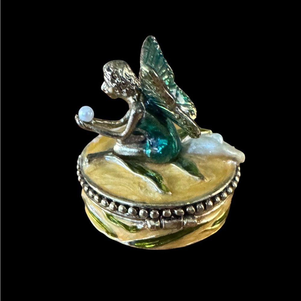 Fairy Holding Faux Pearl Mini Trinket Box - Picture 5 of 7